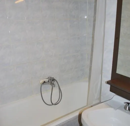 Отель Les Clarines Ле дез Альп